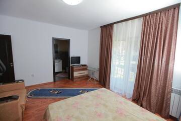 Фото номера Дом с 5 спальнями Гостевой дом Casa Lucian г. Дубова 16